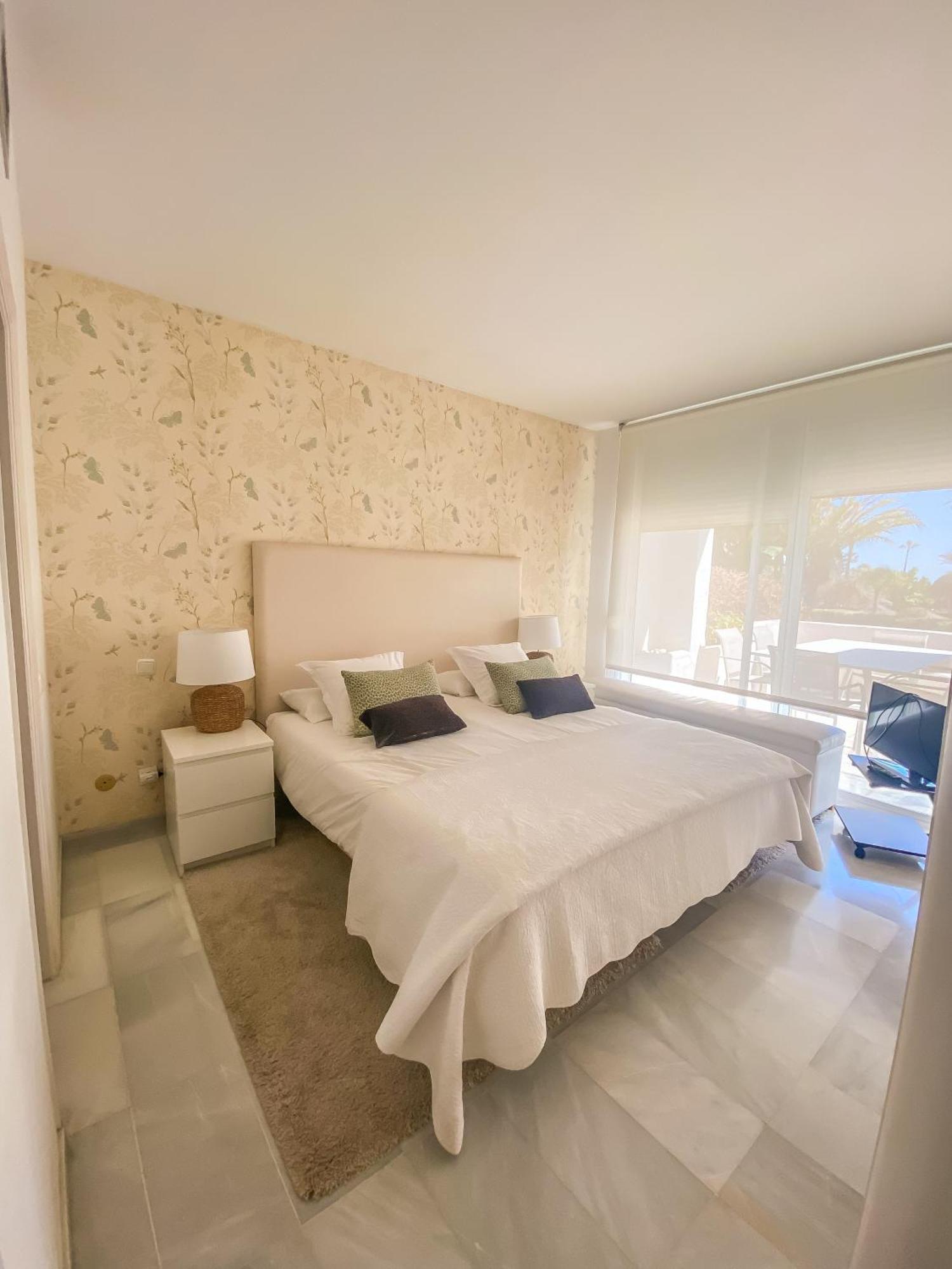 Alcazaba Beach Apartment Estepona Ngoại thất bức ảnh
